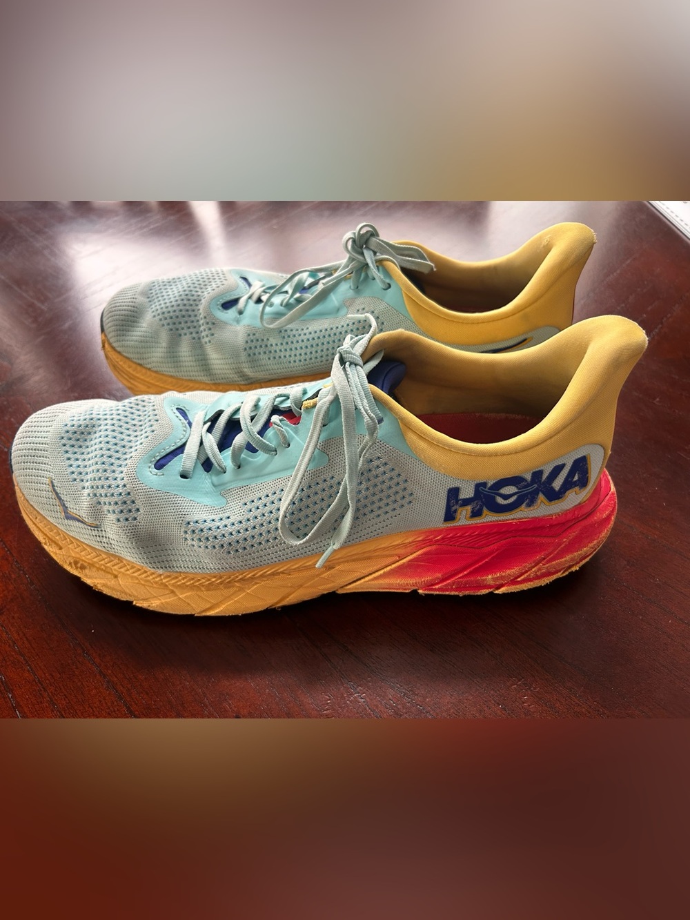 Hoka Arahi 7 wide  Light Blue Mesh Running Shoes with Yellow and Red Accents